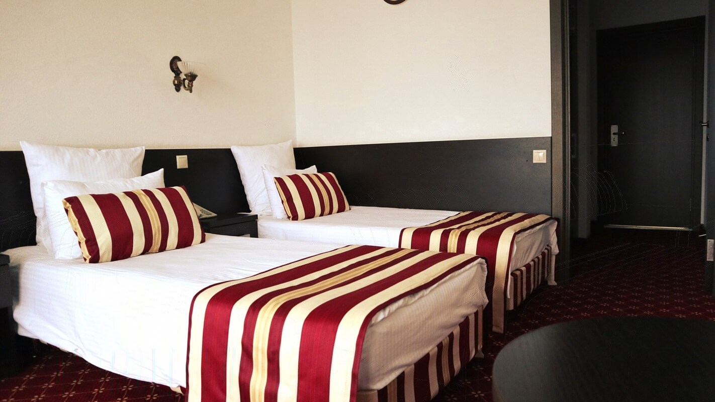 Изменение бронирования номеров